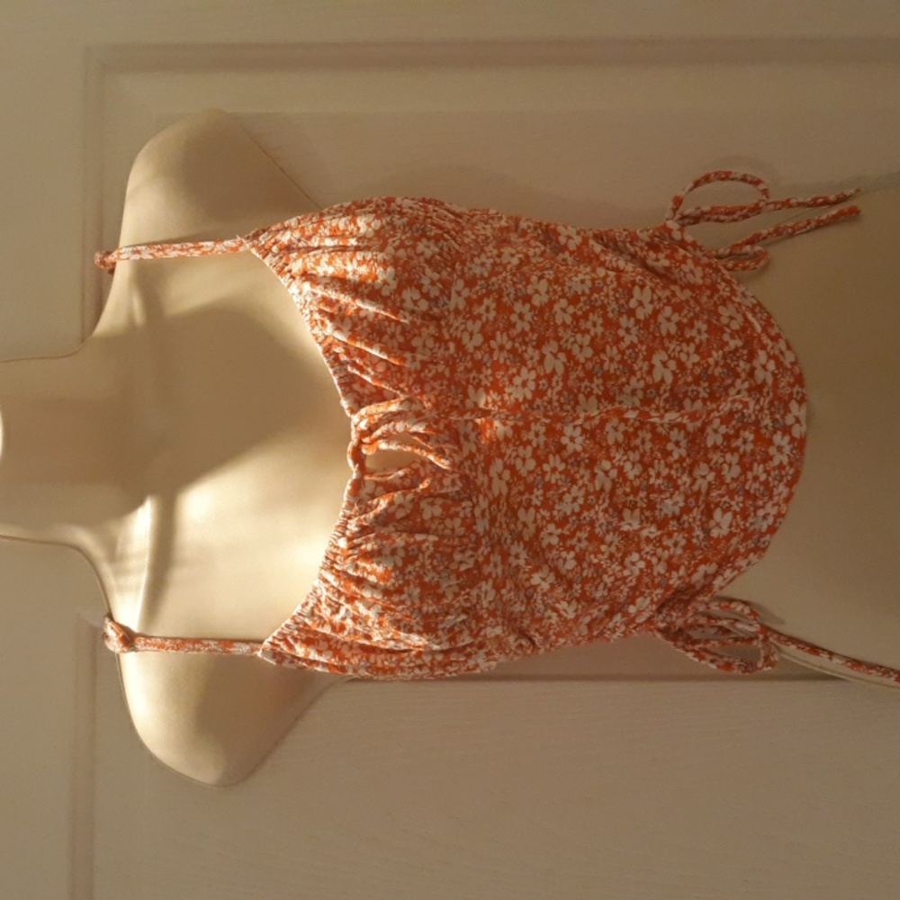 Forever 21 floral cropped top